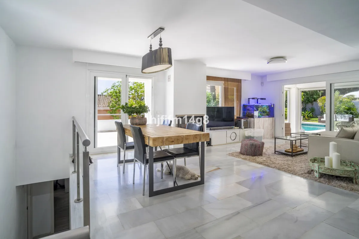 042d8d69-1a03-45ec-a871-acd50711c47d