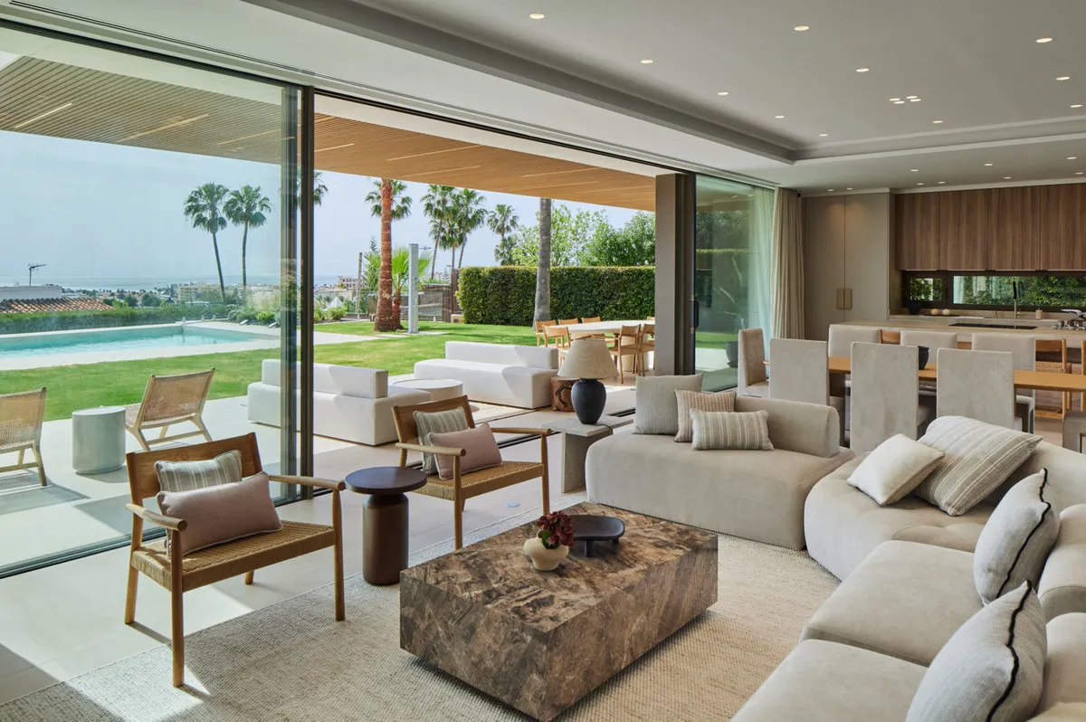 22733283-f745-48f8-8b1a-c5540bd5361b