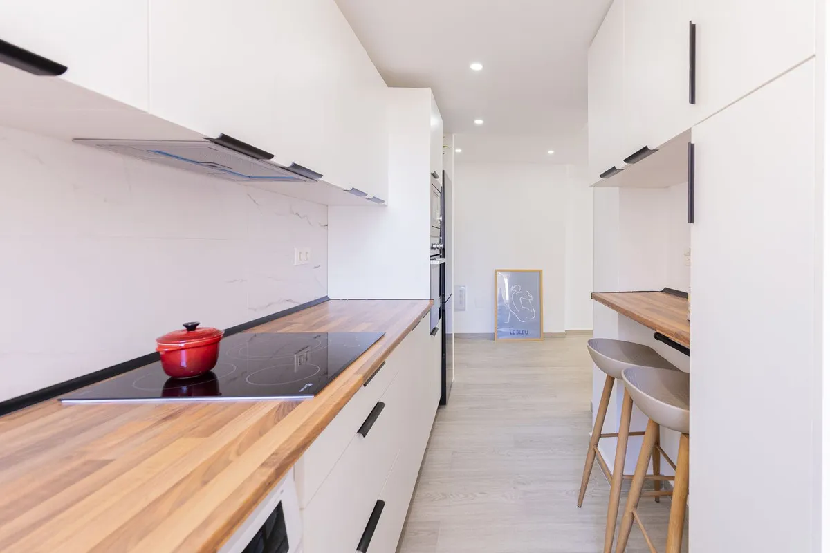 a6bb6f51-d5b9-47e0-9dca-8f368b560041