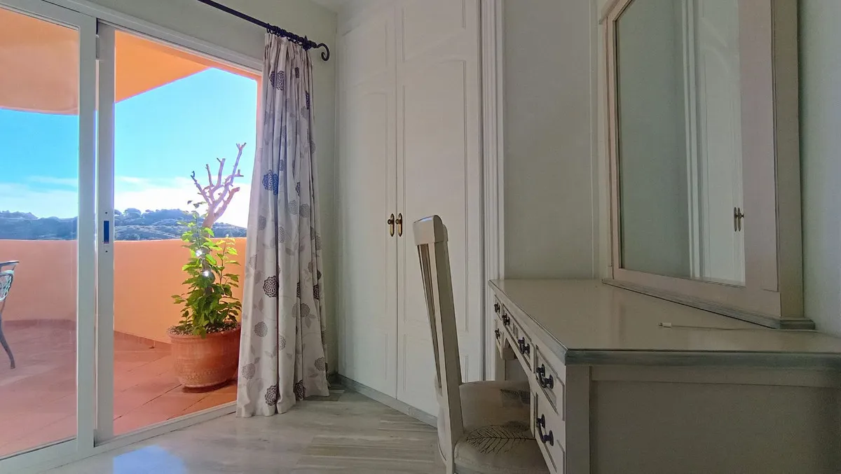 d100a25d-e703-4614-80da-7e5c1765e000