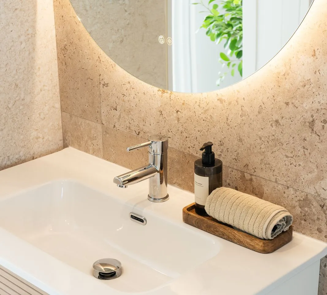 f7eb0da6-02f7-4b6a-9c7b-c3e45c9e9317