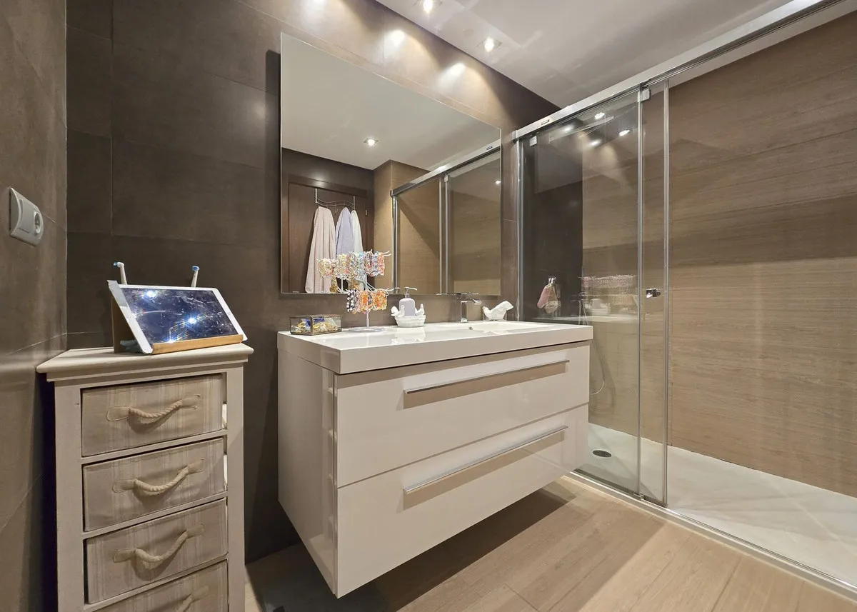 027875a0-6a10-491d-9a6d-bf42b3ff329d