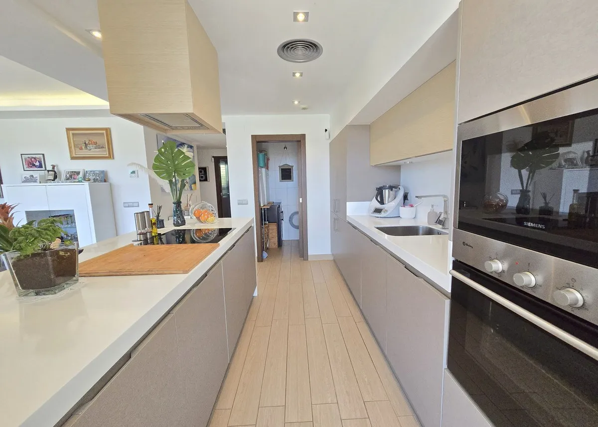 f96baf12-89d2-4f99-925b-1142bfcdfaf9