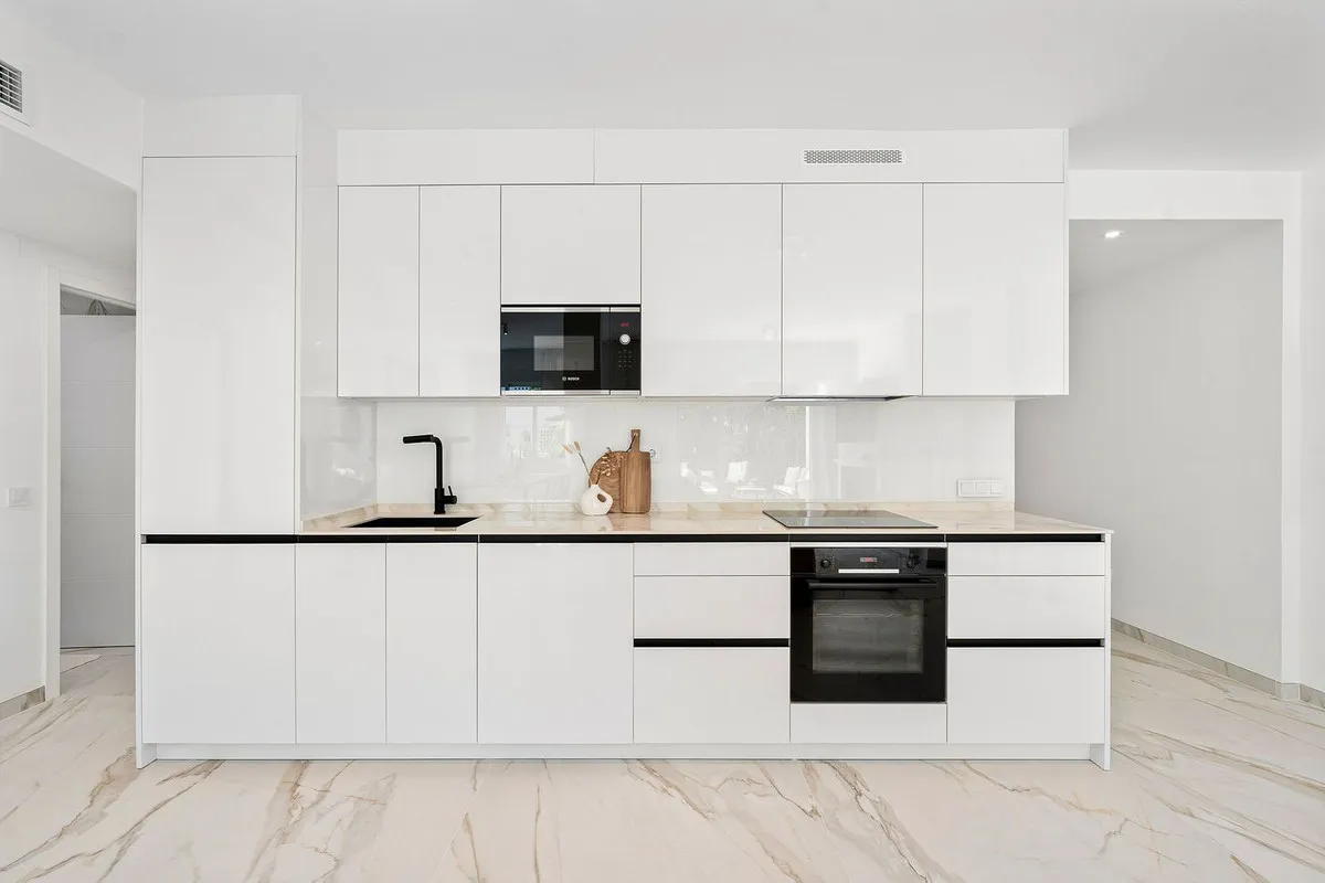 7b978ae8-322a-4801-b9e9-52f94075212a