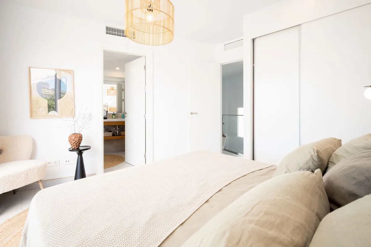 c04d4f3e-0768-449e-a3e8-b5d802ac2786