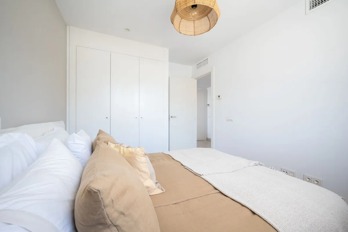 f100ed6e-80d2-4d40-b350-228bd7356780