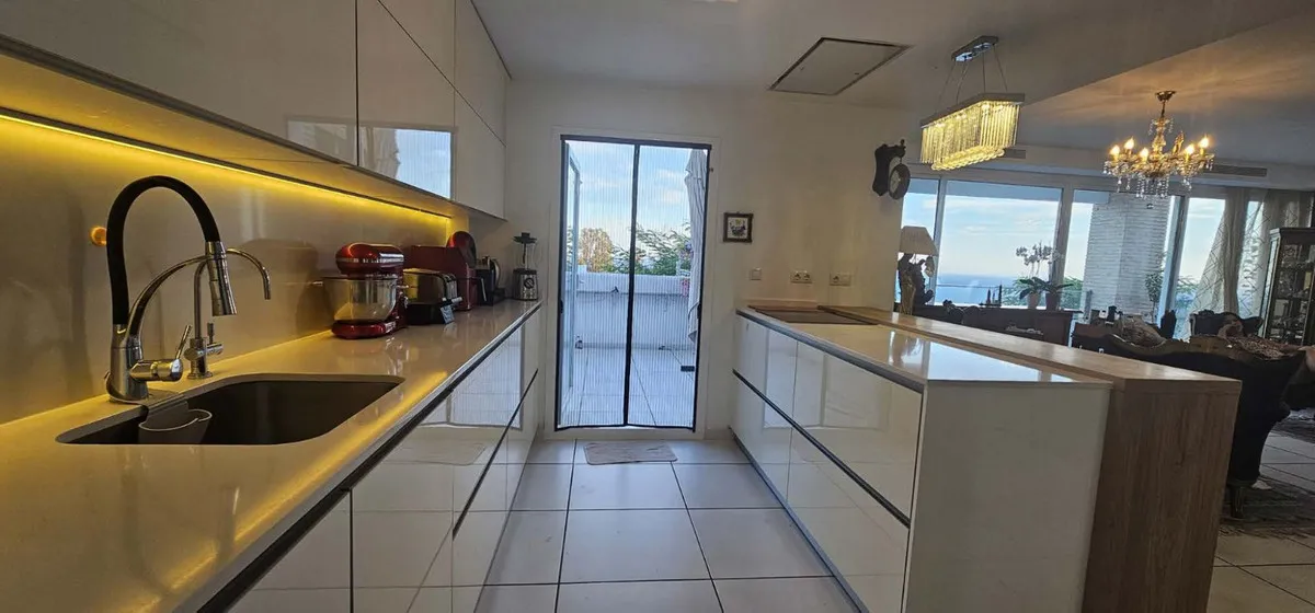 6a11bb22-e385-4c1c-a695-e5b75675f43a