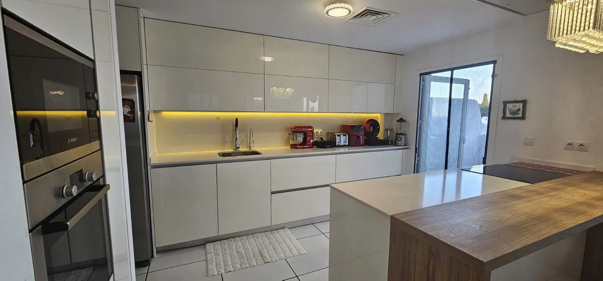 a872fcd8-e794-42c1-a13f-9bdf5008caca