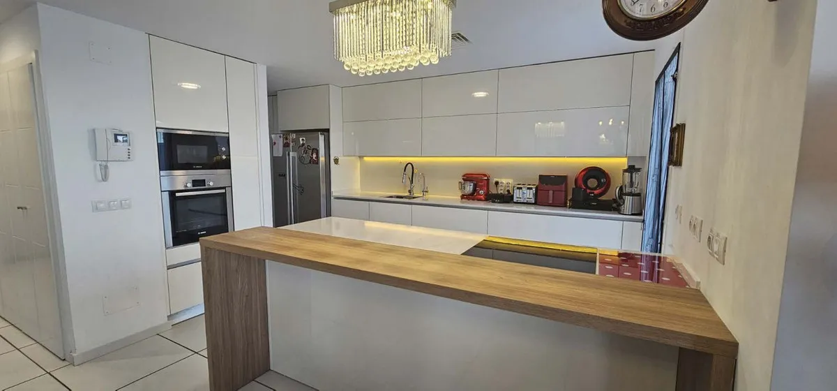 ef0c7dc9-1e5a-41c8-8b58-71d8686de904