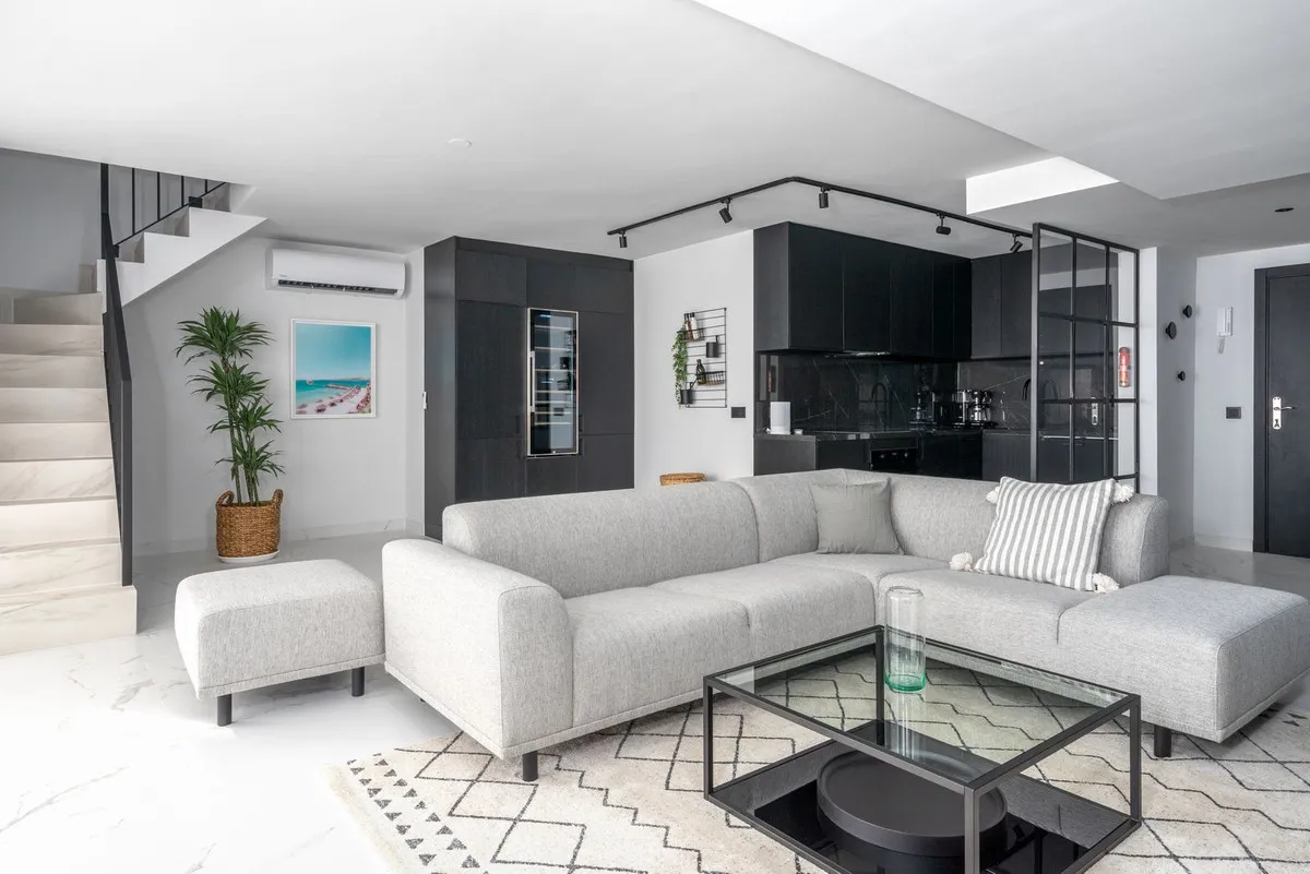 07ff9da7-5d0b-4160-9f99-f332b8329338