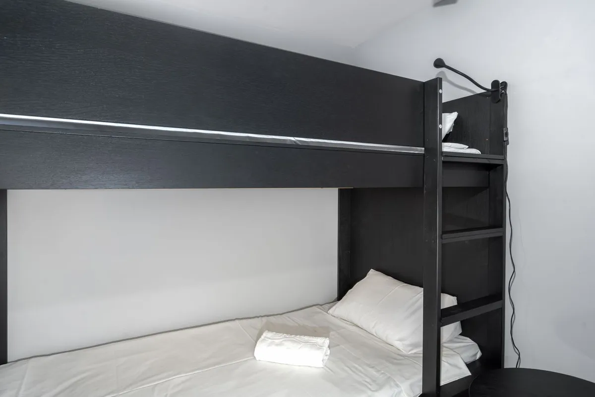 c918b78d-69c5-45d0-a81c-e21566988277