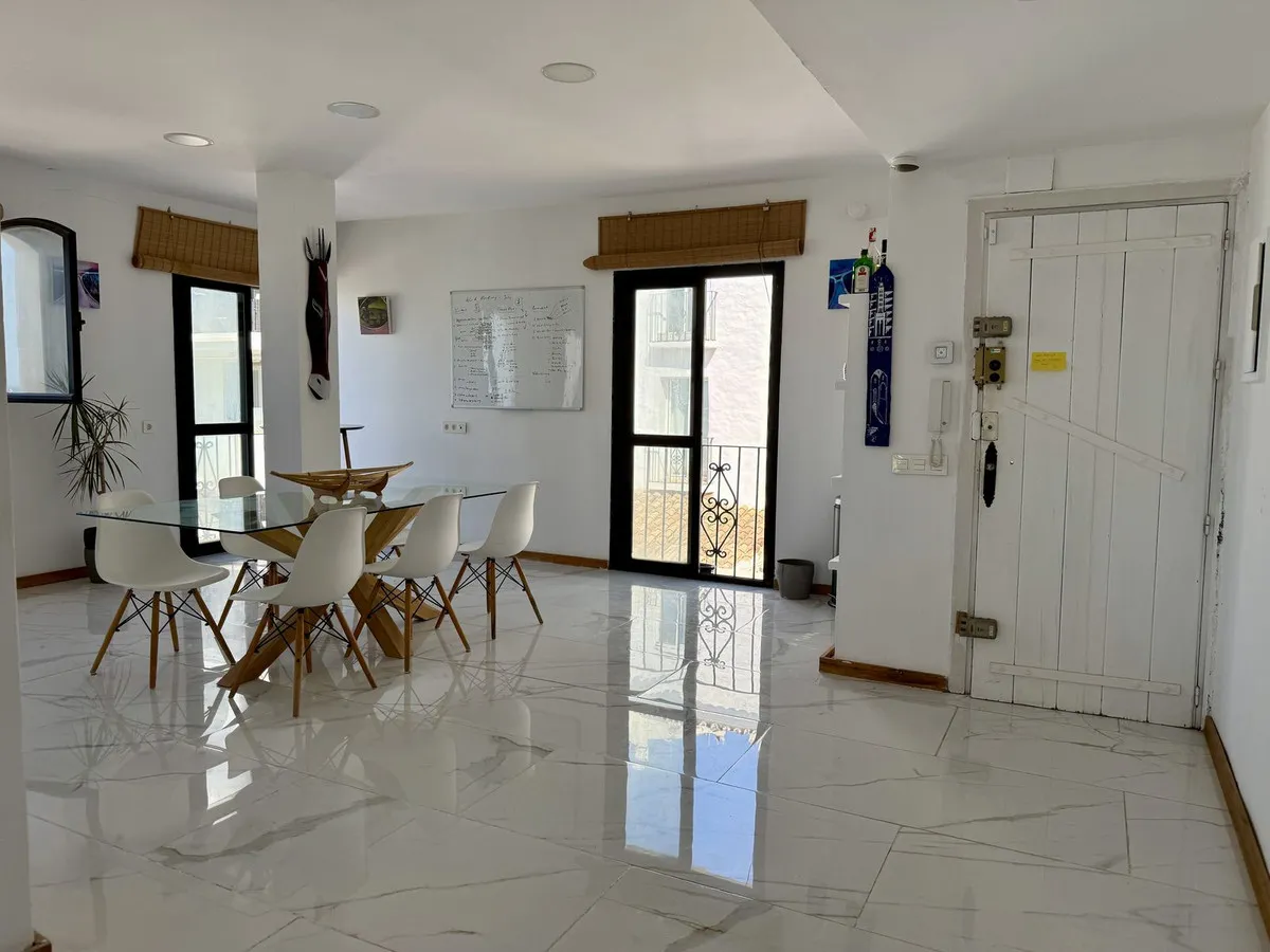 b2a602cd-fffc-4ab7-aa19-a9883f145d51