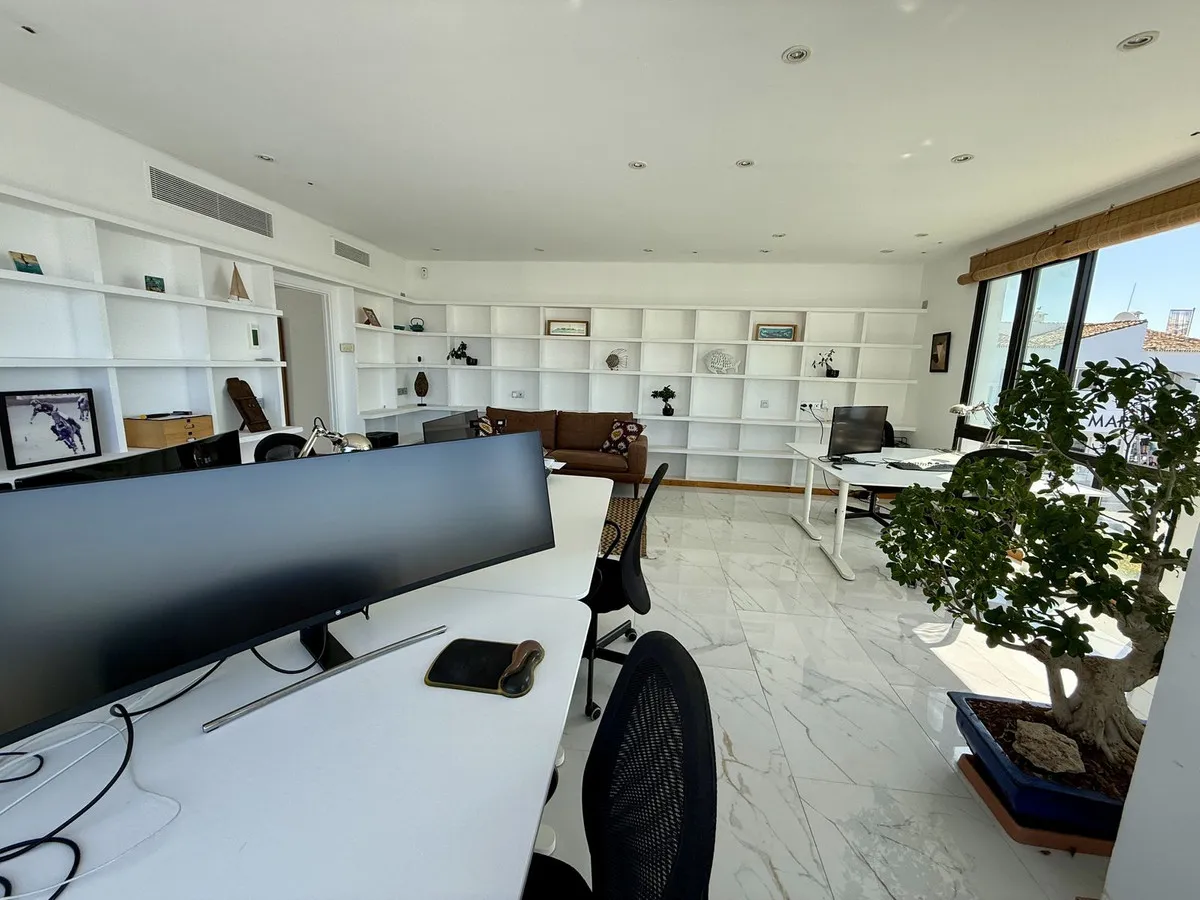 b3dbdea4-2775-4177-85a9-f404d0039b74