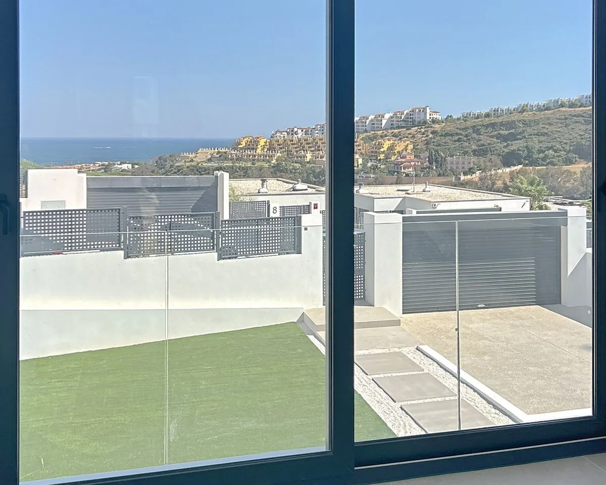 9112bcd4-d068-4480-8899-738d22aa1f84