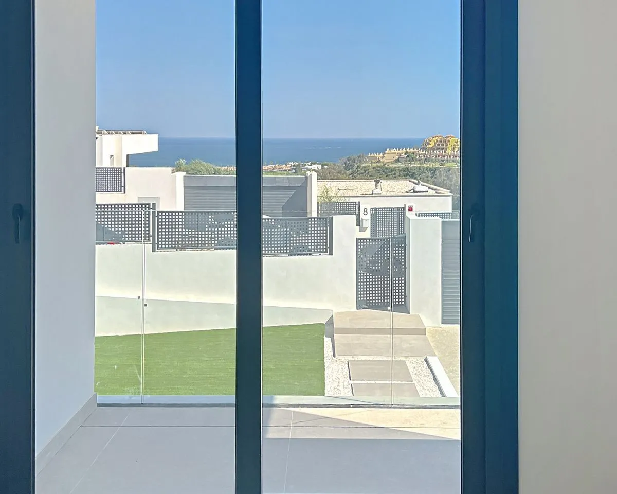 9f788330-ea63-4b3c-be1c-3f603a78c229