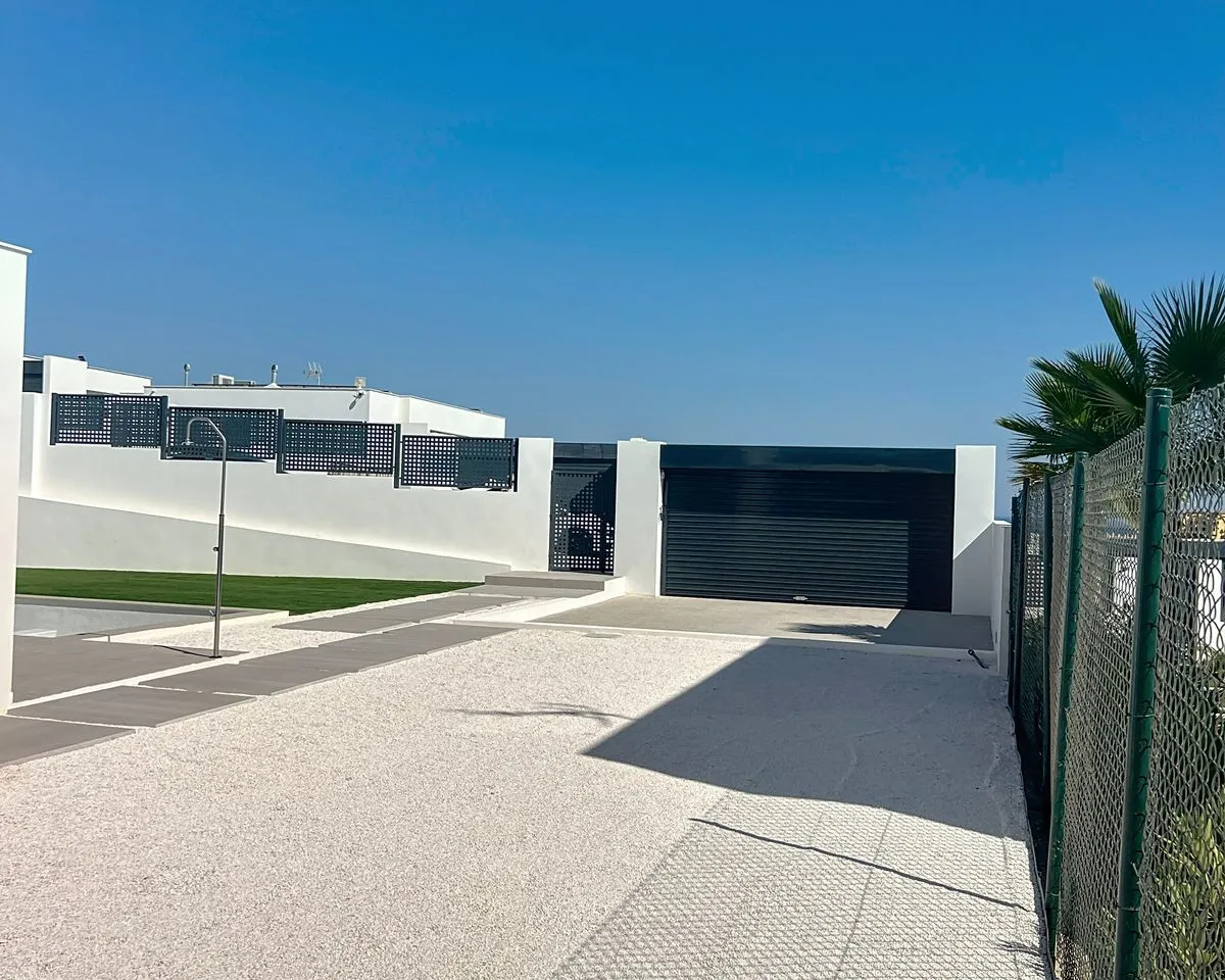 d2e0f771-4cc6-44fb-8eff-75e27e00be00