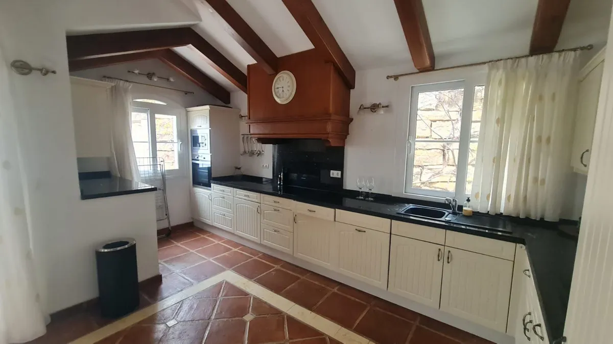 a4945b33-e48a-4575-b00a-8de874ee885c