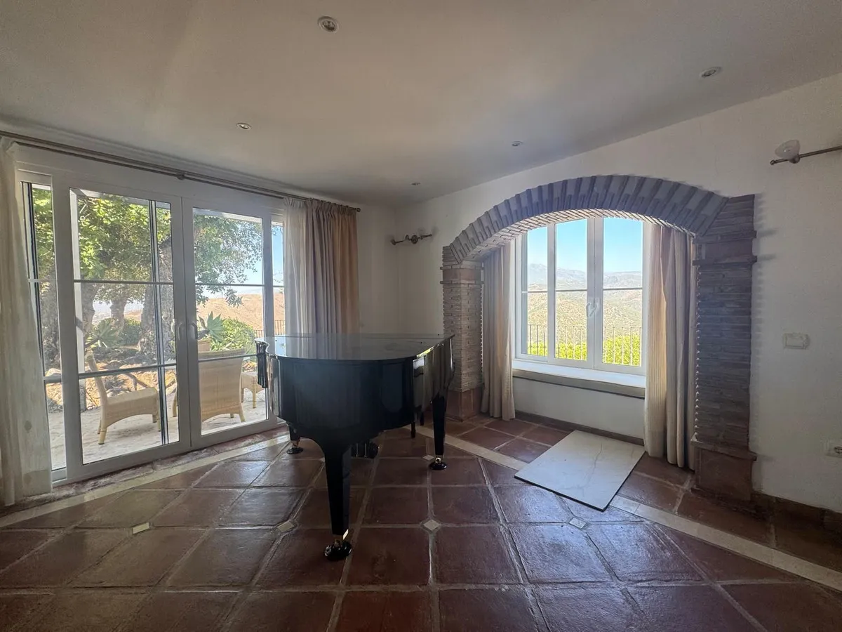 e9895b9b-1fe2-4d53-aba2-75606b1d0ce7