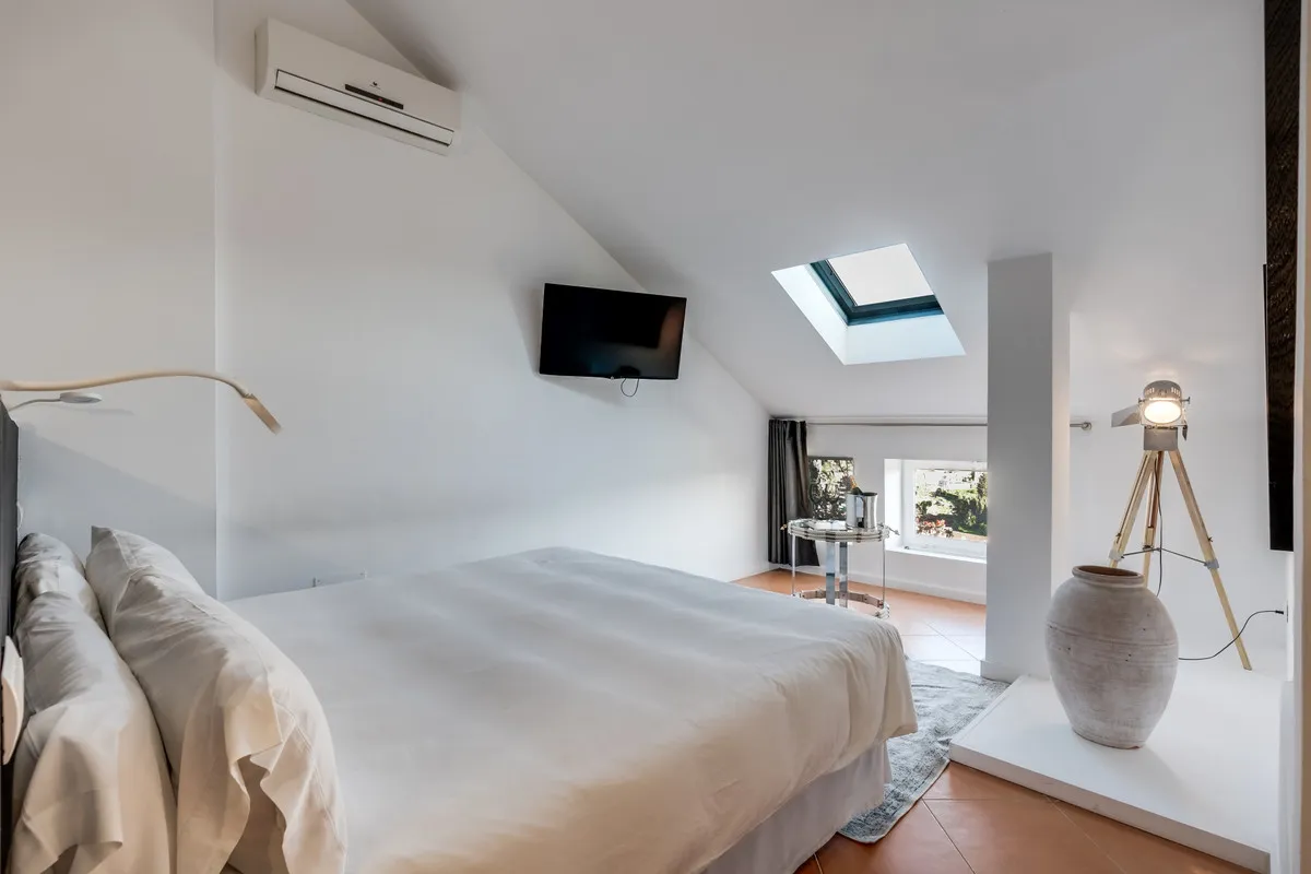 f04739aa-4798-4da2-a55c-fca825ca5306