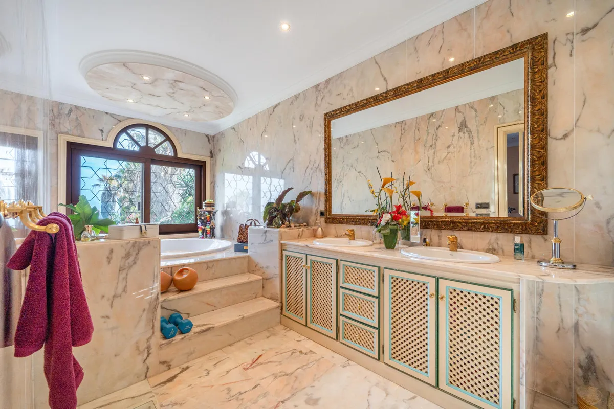 4eb9e93f-3eaa-4165-a240-3dd59ef4318a