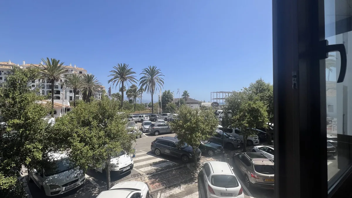 f8ea13b9-e094-4afb-8e3e-3adbb9b7bd68