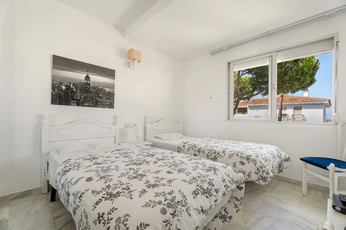 45dfc4bd-038c-4d43-8e5f-b811deeb4a3e