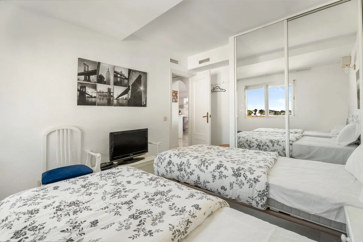 6df1810b-8b53-4053-b763-40d986bed1c8