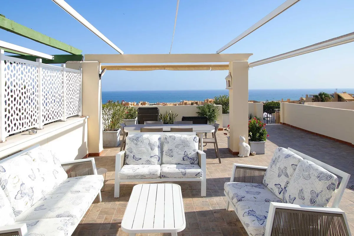 1a053376-fb53-4a43-92e1-cbeb0849ea86