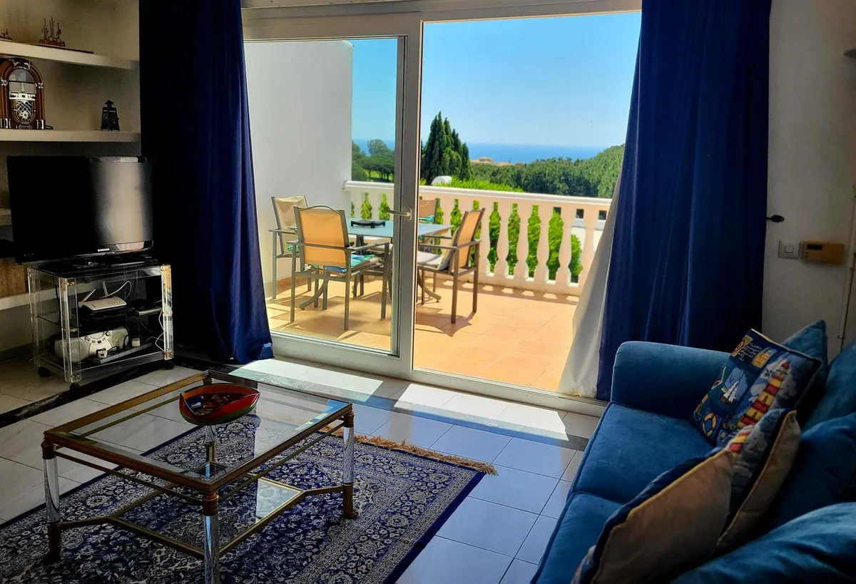 d18bfa4f-f7f6-4c88-adfe-70505bc9c051