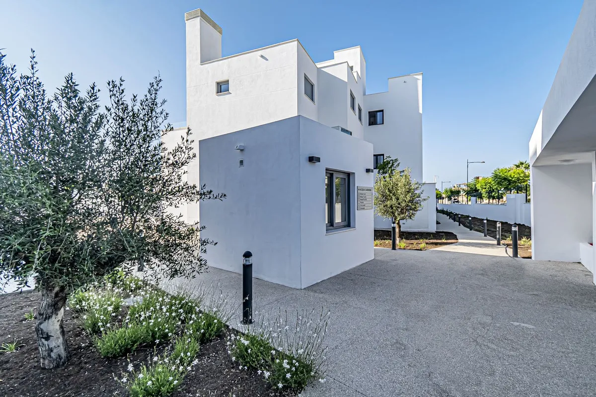 b42db170-79c8-4fb6-aaf1-264f99565d2c