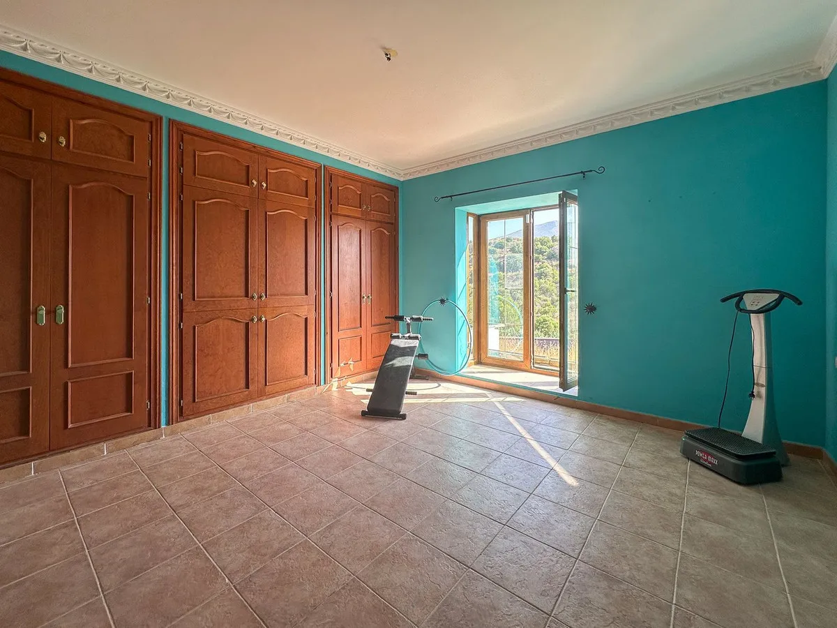 24b586d9-f58f-43ac-b281-c1902fffb840