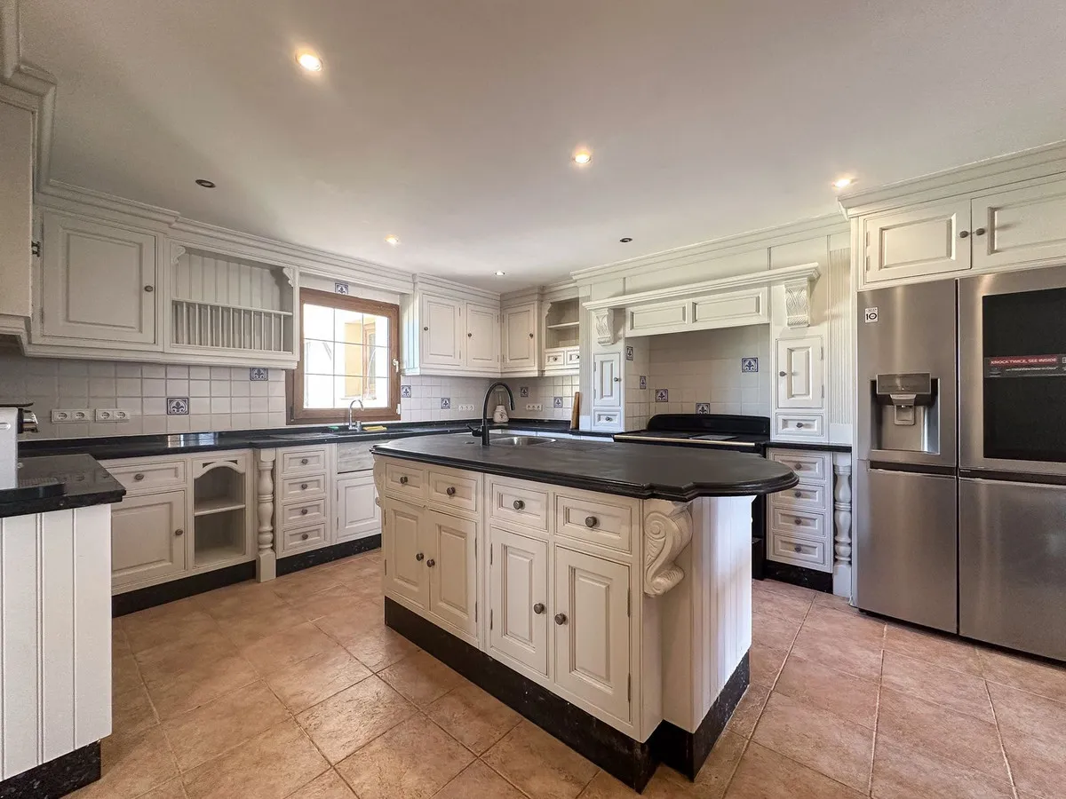 2aa3ad4b-d48e-417b-b00d-3e3b0fa6e8fc