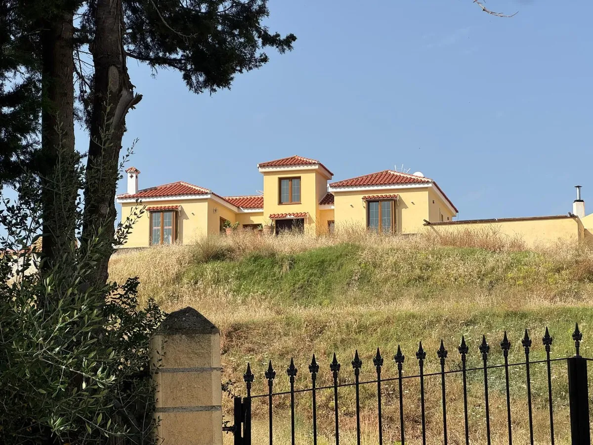 2b25f4ee-f699-4fc9-8165-15583030e60c