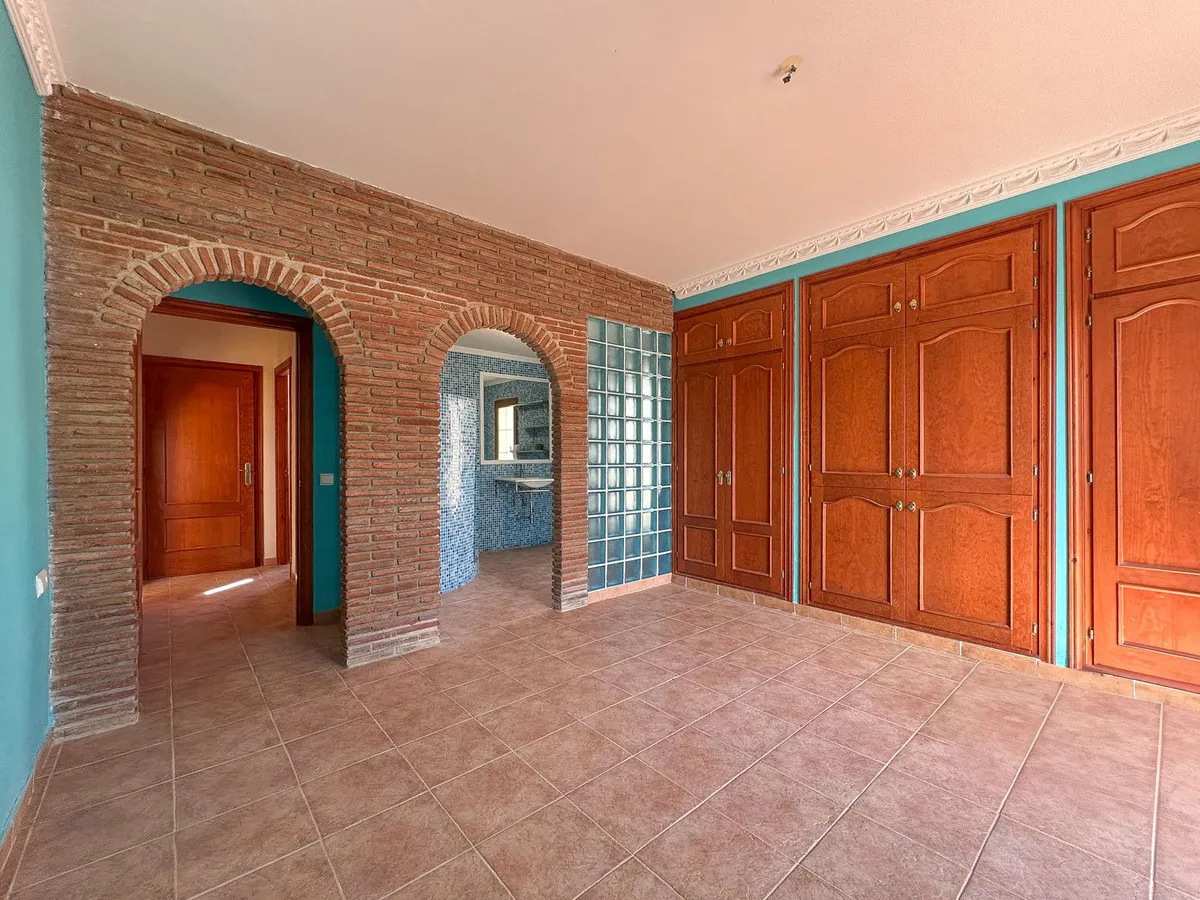 e4c06929-42b9-4e57-8605-5954f903eea5