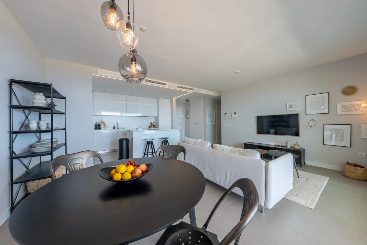 d225b0ed-8b19-43d7-a4de-98aff16ba61c