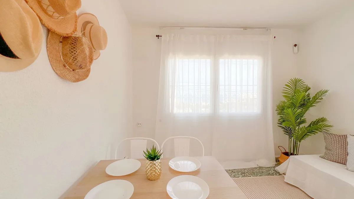 e04285fb-de31-40c7-b22f-b472696e13f0