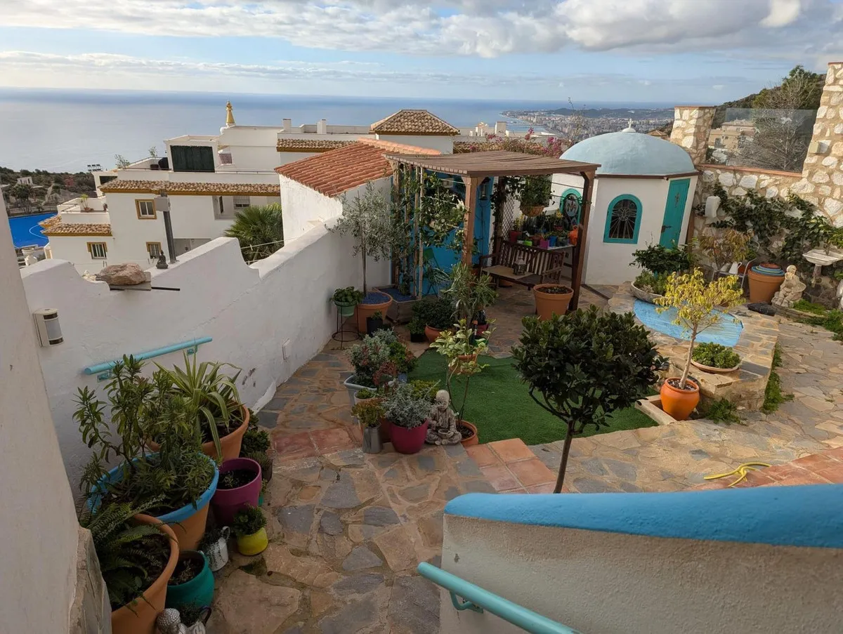 bdc7c433-8e01-40e3-a0f8-1e226a17008f