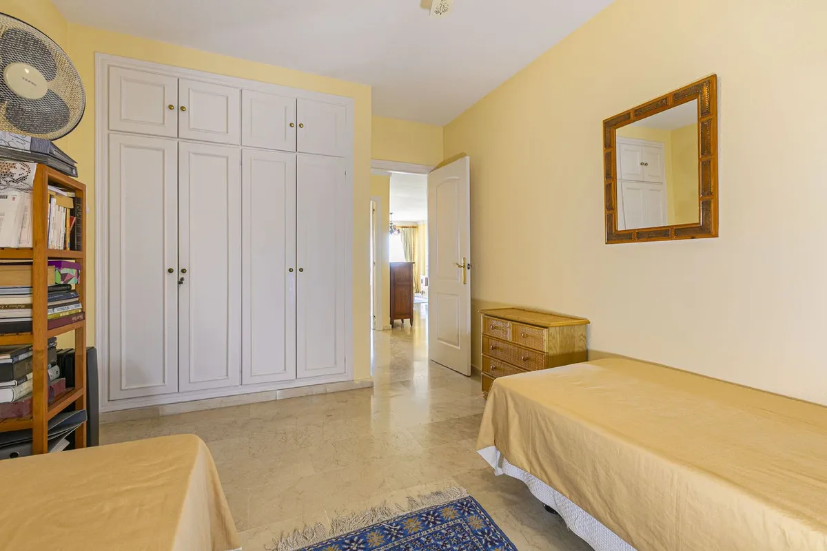 931db553-1ffd-40a6-b0c7-5f56fccbe5be