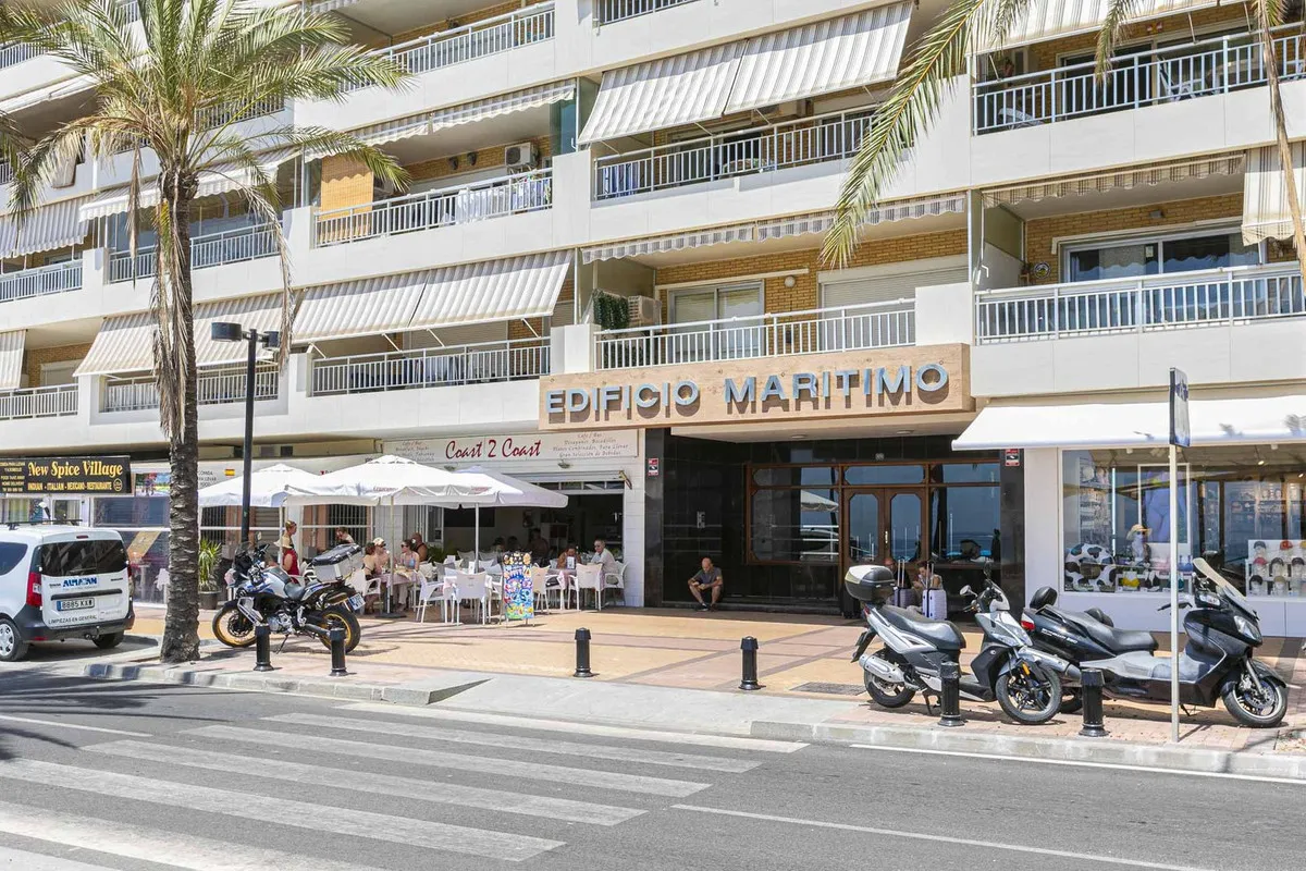 f7252083-439a-49c0-976a-5b8186491071