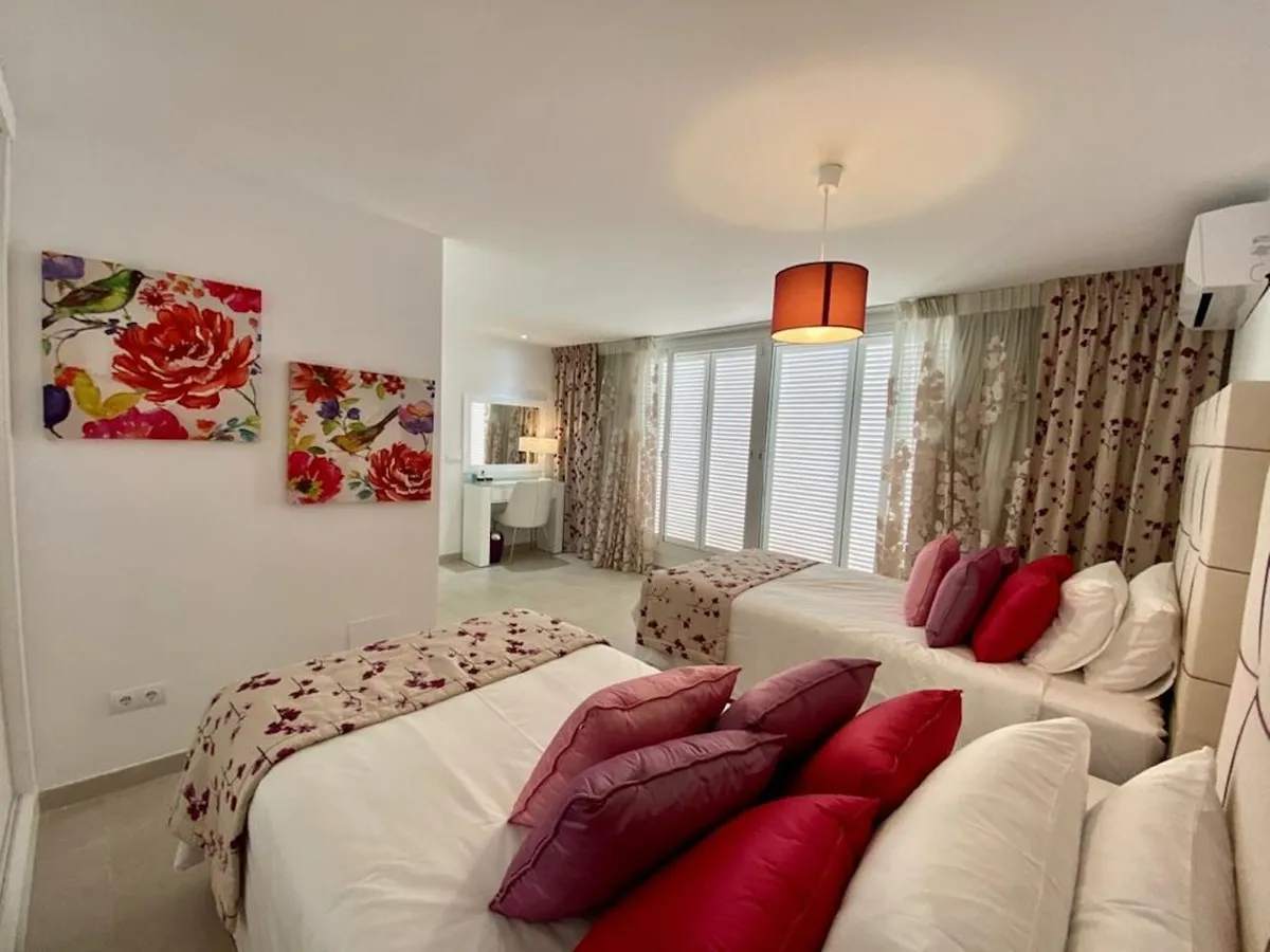 d9e2c2d8-caa4-4925-8b04-7a9d868e7e33