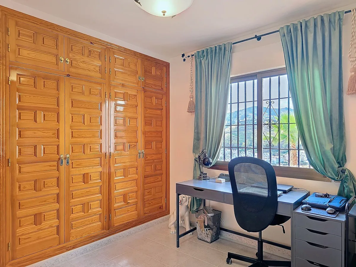 0d6d97bc-224e-4025-bf35-9ae60d30aa57