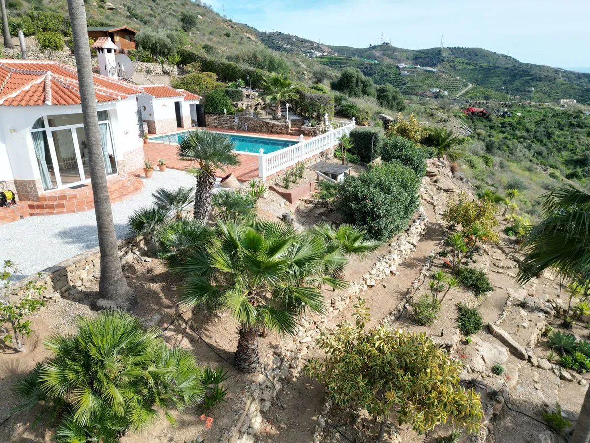 15e73d1f-7f80-4137-b5c7-7a10b0d41d42