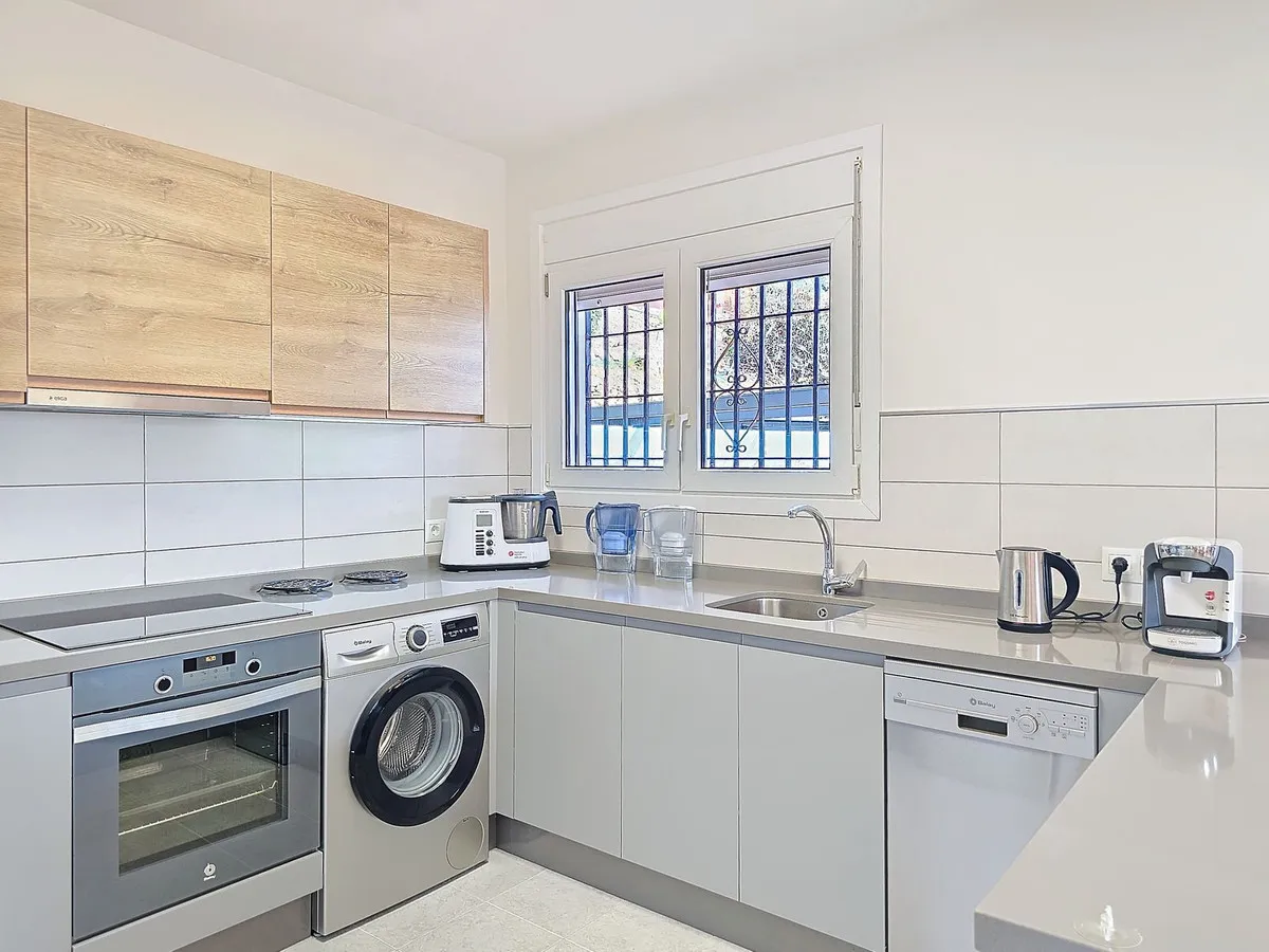 b8aba2b8-9e9e-415f-9366-72fa5d9632dc