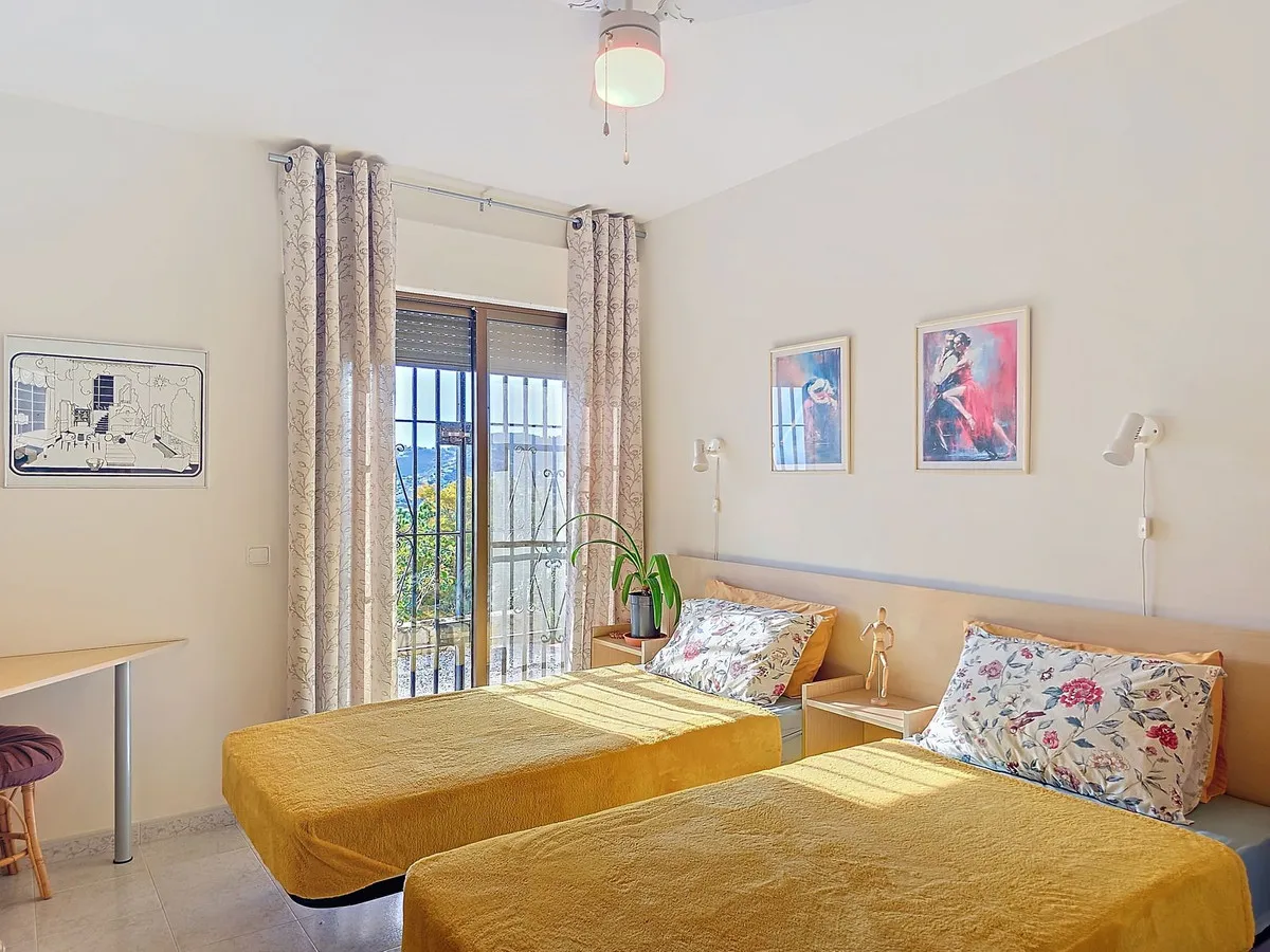 f1bc6e28-24a8-428f-836e-ed29f9f66e2d