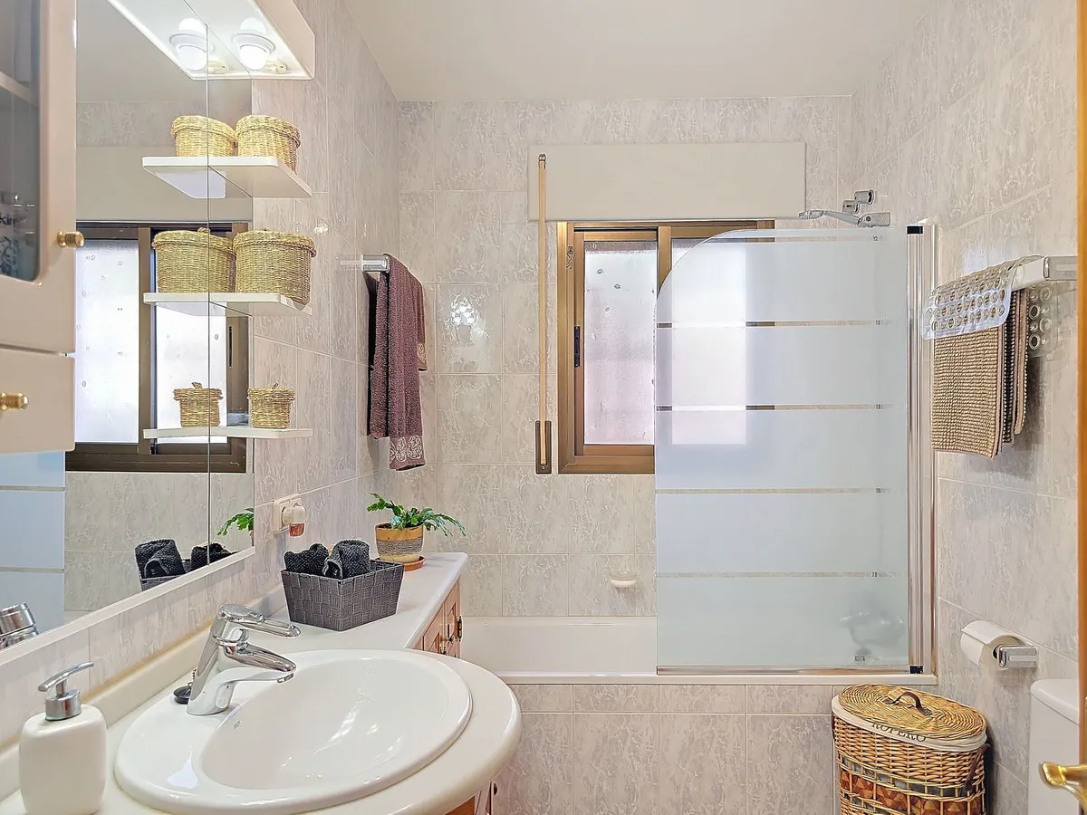 f6c389e0-4f1e-4da8-a79f-a52cb09c2f2b