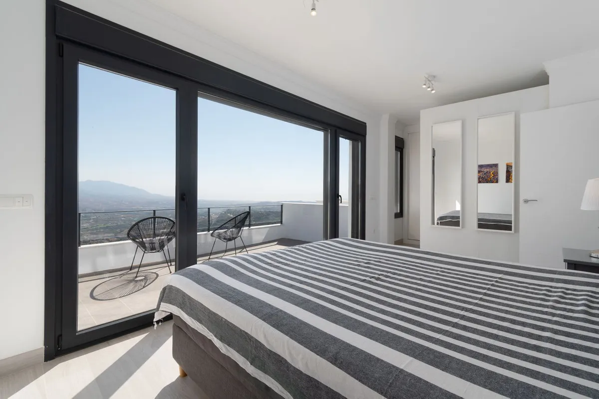 06c30242-ff39-472e-b3ca-f39b51c3d1db