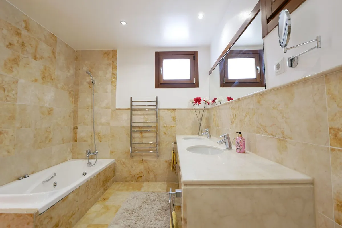 b00a4579-4f3a-4cea-8879-7dbfc6503805