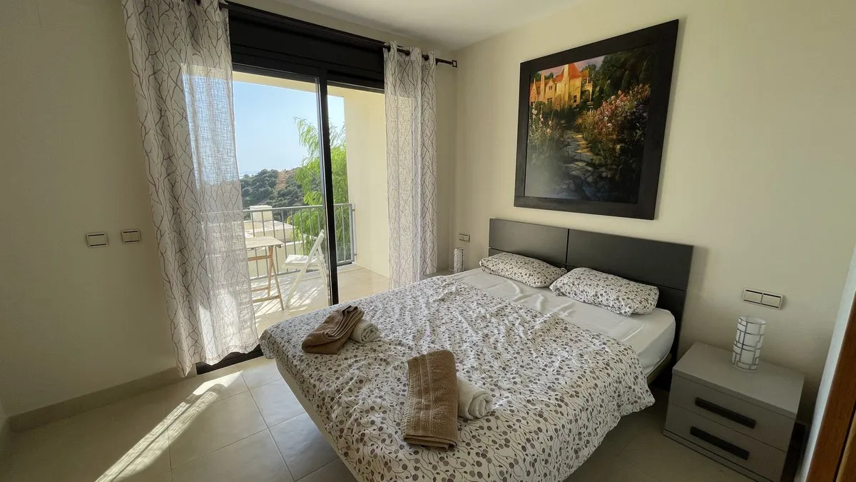 8651aee6-55a0-475c-b37c-c513bd0e9a08