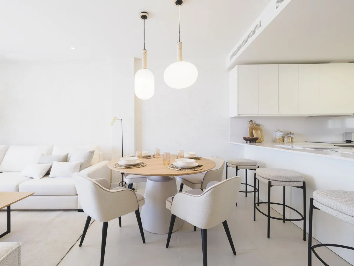 1e643384-c8a2-471e-af4f-3b0e8a4d5373