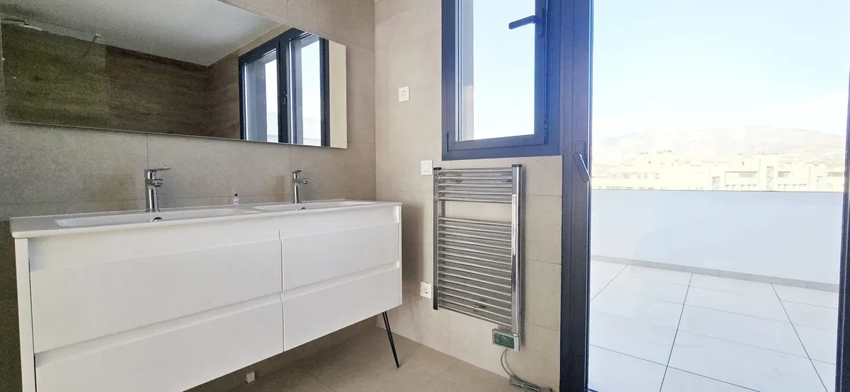 a5ab641e-e53f-41d2-a438-bfb927333e39